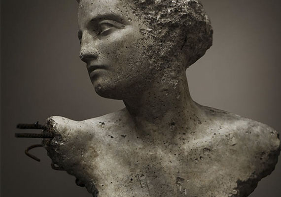 ● ● 2018, 40x50x70cm Concrete and Steel